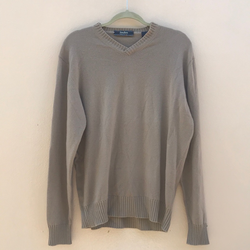 Neiman Marcus Sweater. V-Neck.